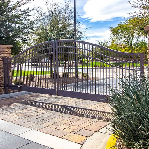 Can You Install a Gate on a Sloped Driveway? kirken gates